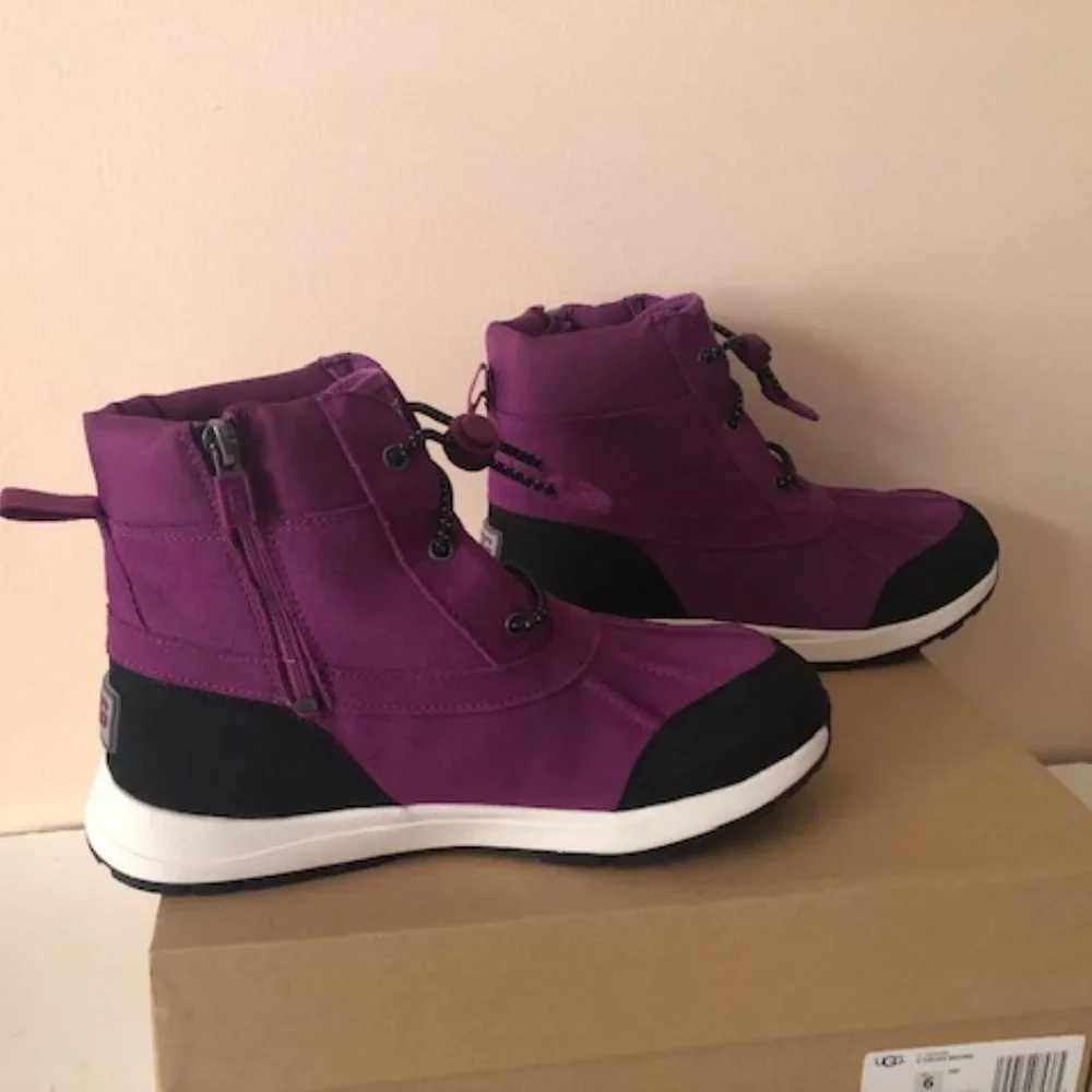 Ugg Turlock Waterproof Leather Snow Boot. Size: 6